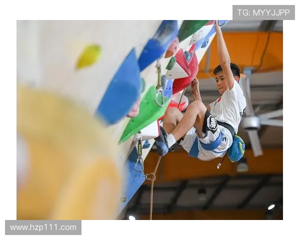 武汉攀岩队在世界街舞大赛中的拼搏故事与奋斗精神展现