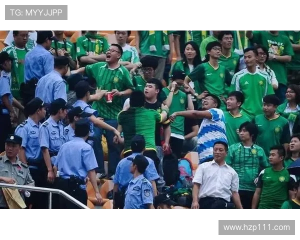 恒大与东方球迷冲突事件引发广泛关注与讨论，背后原因值得深思